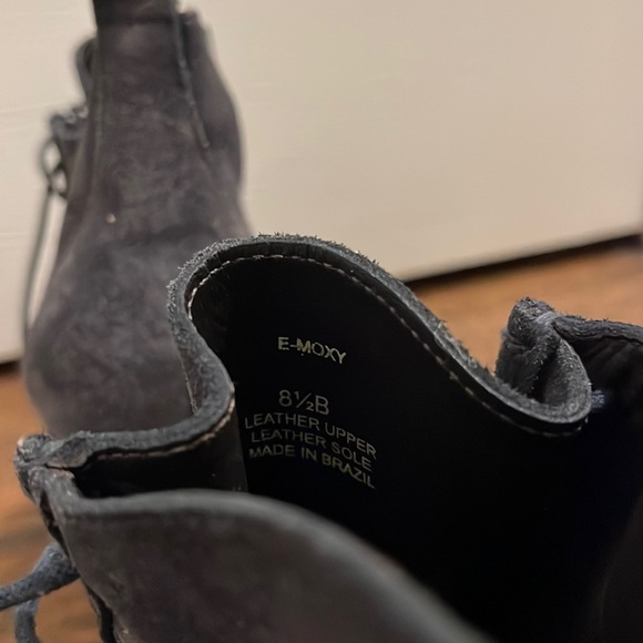 NIB Elizabeth and James e-Moxy Platform Booties, Size 8.5, Grey Suede. - Picture 5 of 6